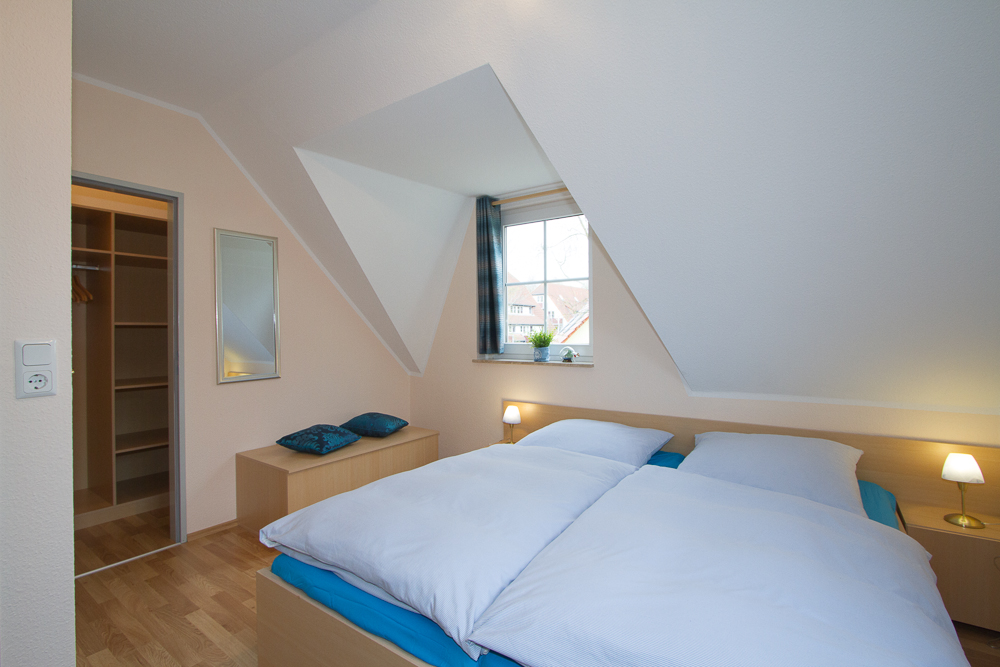 Schlafzimmer 1